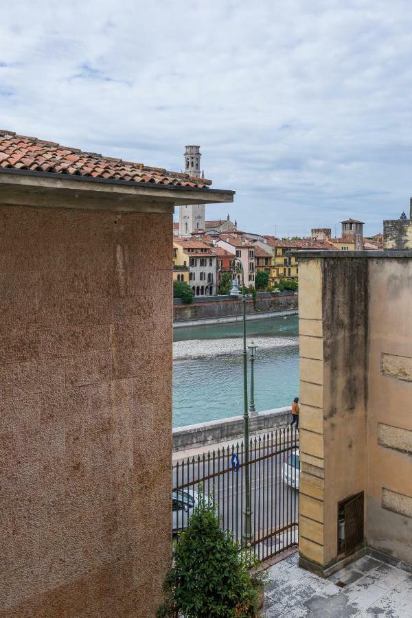 Domus Athesis Al Teatro Romano Verona Exterior foto